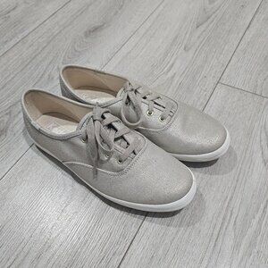 Keds runners Tan in color size 7